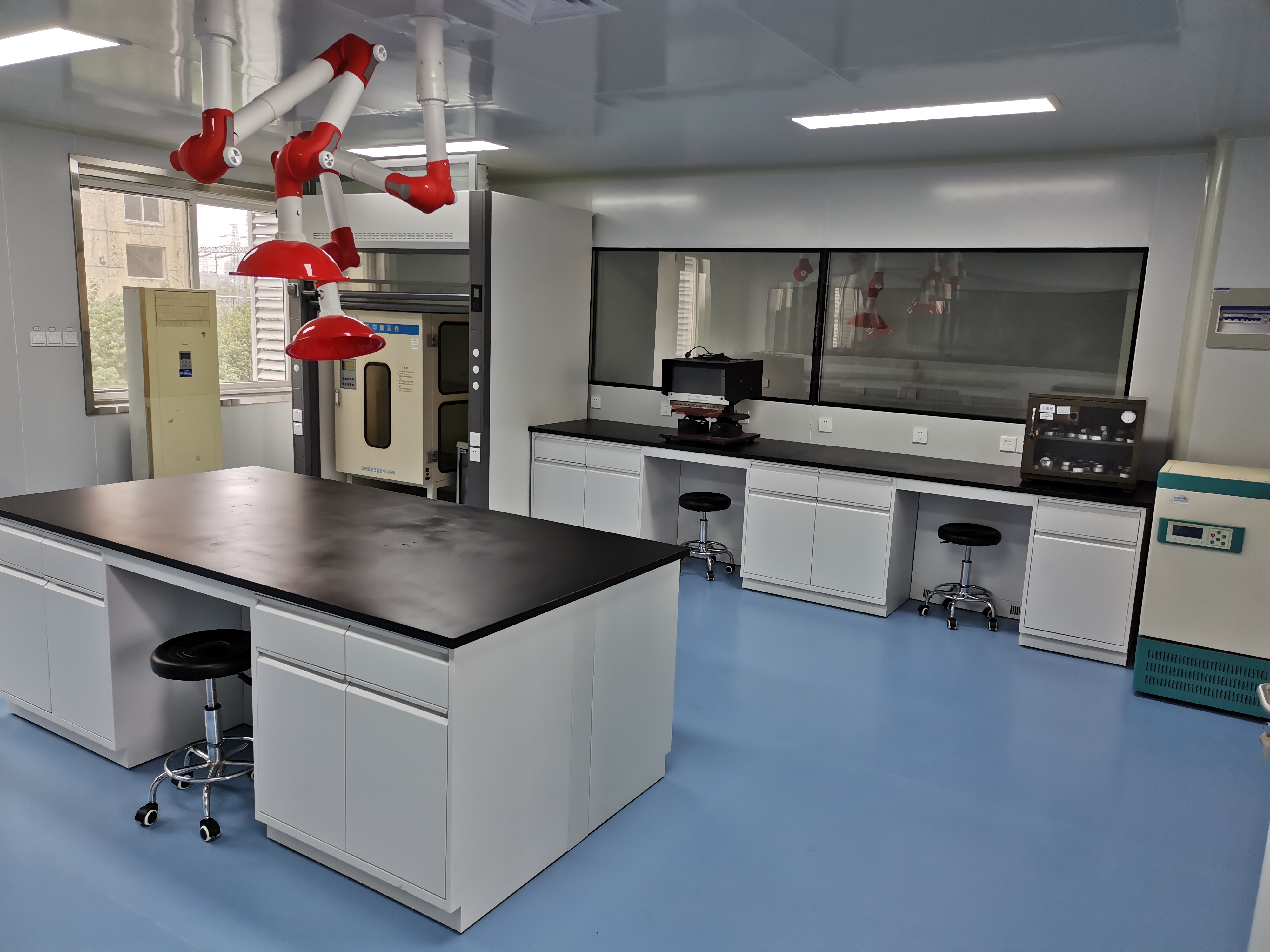 公安局刑偵實(shí)驗(yàn)室項(xiàng)目施工現(xiàn)場(chǎng)照片}